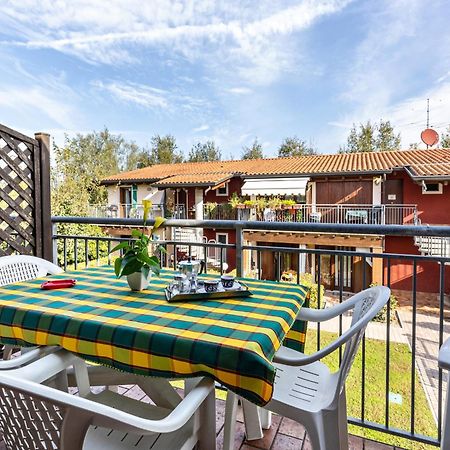 Residence La Corte Near Gardaland Кастельнуово-дель-Гарда Экстерьер фото