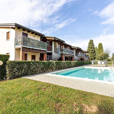Residence La Corte Near Gardaland Кастельнуово-дель-Гарда Экстерьер фото
