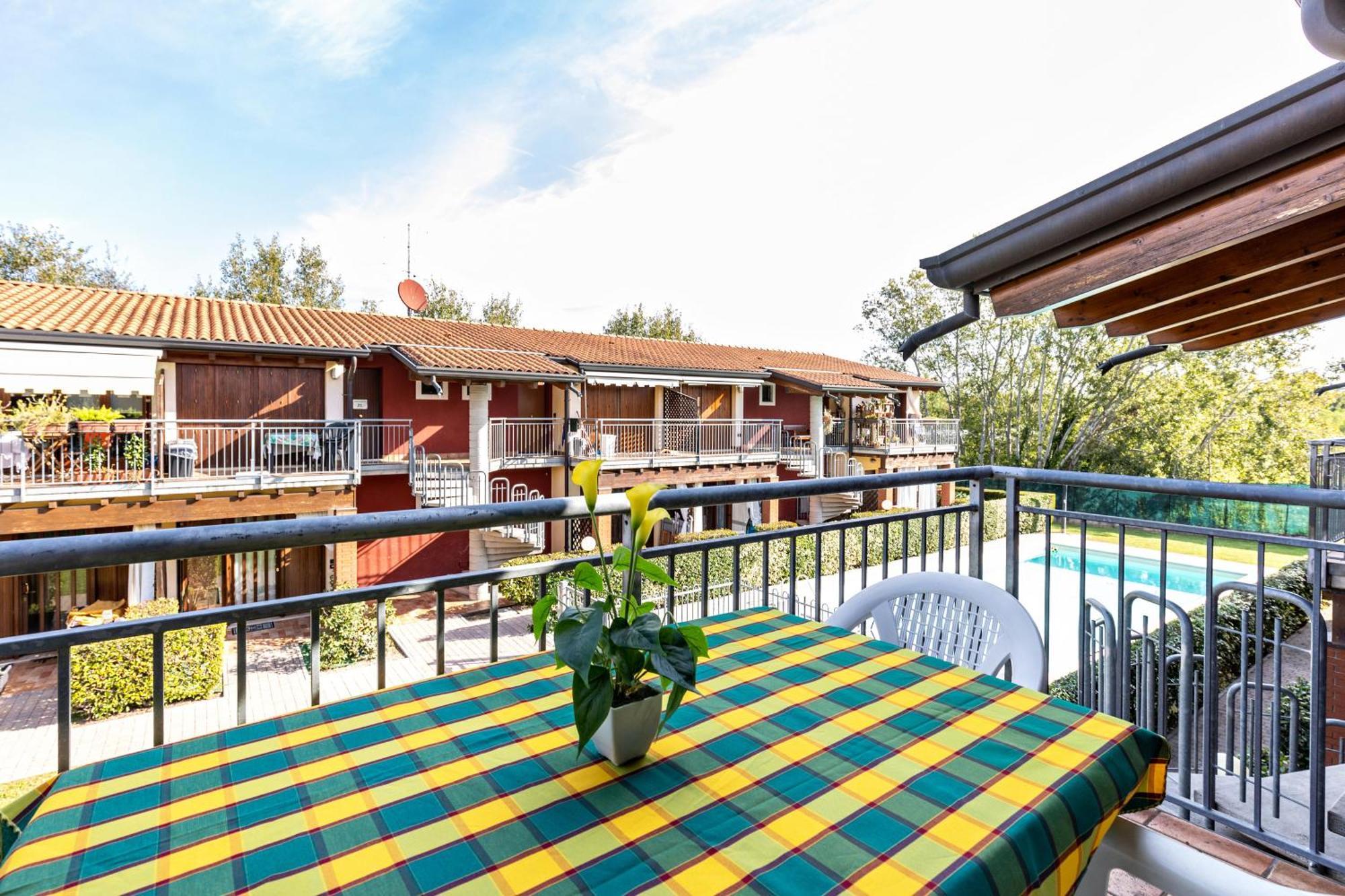 Residence La Corte Near Gardaland Кастельнуово-дель-Гарда Экстерьер фото